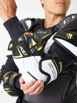 Coudières CCM Super Tacks AS1 Senior 15 Coudières CCM Super Tacks AS1 Senior -Hockey Soldes Boutique pdtimg 4472747b